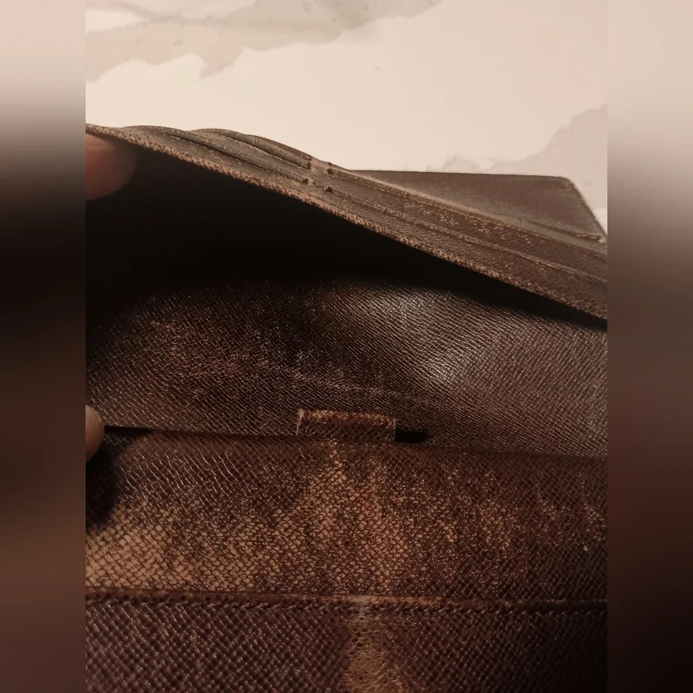 Authentic Louis Vuitton Damier Sarah Longwallet